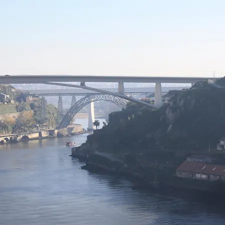 アパート カーサ ドス カルデイレロス ポルト